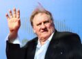 O ator francês Gerard Depardieu para enfrentar julgamento acusado de estupro da atriz Charlotte Arnould