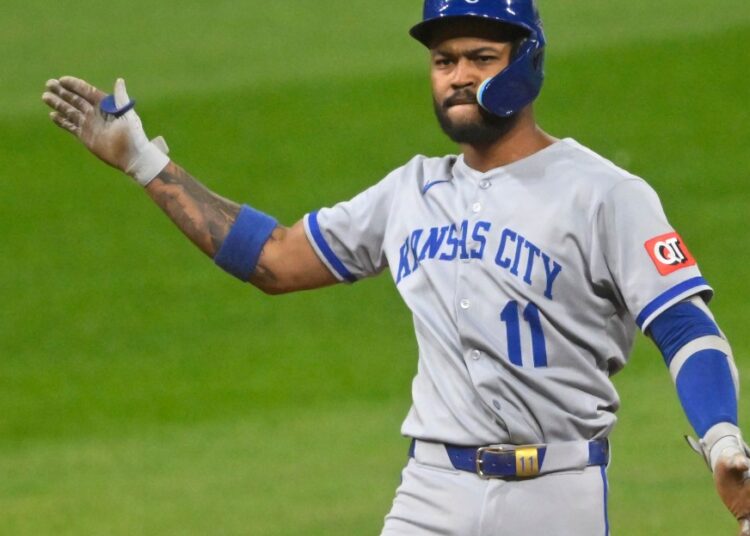 O bullpen da Royals e a ordem de primeira vez chegam na vitória por 4-3 sobre os guardiões
