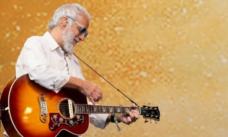 O cantor britânico Cat Stevens adia a turnê norte -americana e cita questões de visto