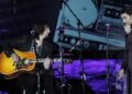 Tyson Ritter, à direita, e Nick Wheeler, do All-American Rejects, se apresentam no 27º anual ...