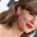 O charme inicial de Taylor Swift Foundrae conta sua própria história