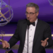 O discurso em Emmys de John Oliver bleepou enquanto ele diz 'f - - você nate Bargatze'
