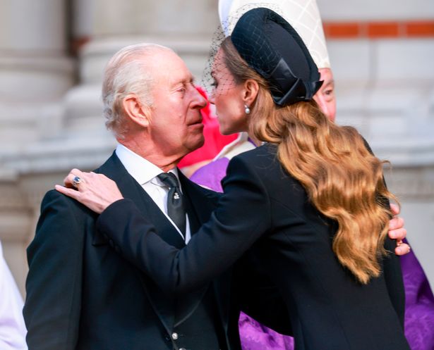 O doce gesto de Kate Middleton para rei após um momento sombrio na duquesa de Kent Funeral