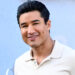 O filho de Mario Lopez rouba o show em uma reunião fofa com a co-estrela de 'salvo por The Bell'