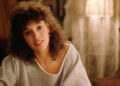 O ícone 'Flashdance' dos anos 80, Jennifer Beals, 61, não tem agitação no novo Snap de viagem