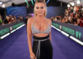 O ícone de 'Baywatch' Carmen Electra, 53, tem uma opinião confiante sobre seu famoso maiô vermelho