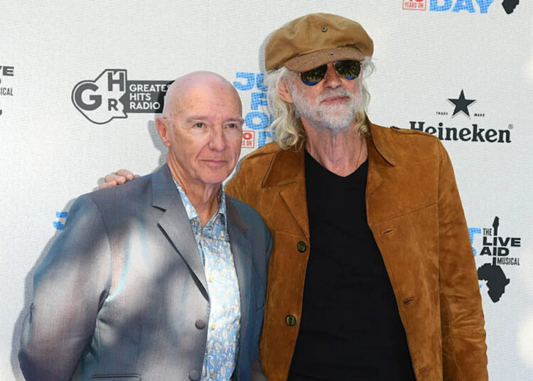 O ícone dos anos 80, 71 anos, faz o adorável show do último show, por enquanto 'enquanto ele luta contra' problema de saúde não divulgado que requer tratamento urgente '