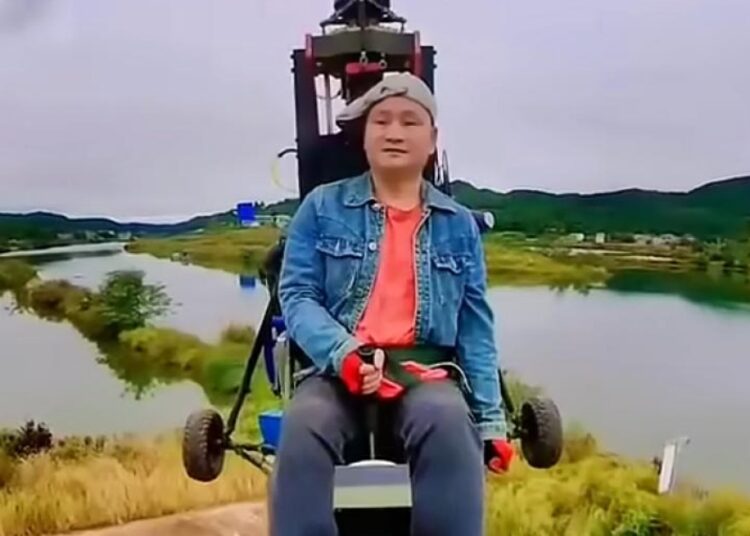 O influenciador Tang Feiji morre em acidente de aeronave durante a transmissão ao vivo