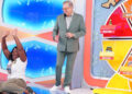 O jogador de 'The Price Is Right' tem uma celebração selvagem após US $ 10.000 na vitória