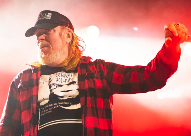O lendário cantor de metal morre aos 52 anos, a família confirma
