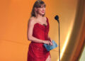O mais recente anúncio de Taylor Swift deixa os fãs 'animados' em admiração: 'tão pronto'