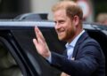 O movimento do Reino Unido do príncipe Harry mostra 'quanto ele quer estar na família real' - Celebrity News - entretenimento