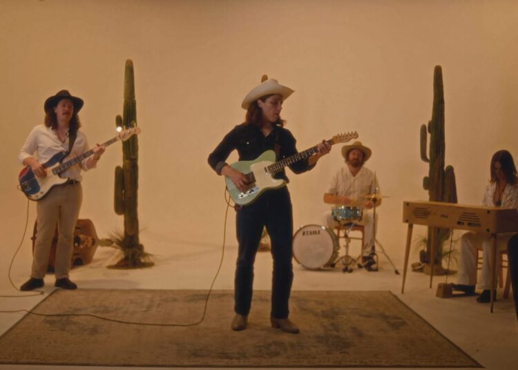 O país cósmico de Daniel Donato compartilha um novo videoclipe para “Sunshine in the Rain”