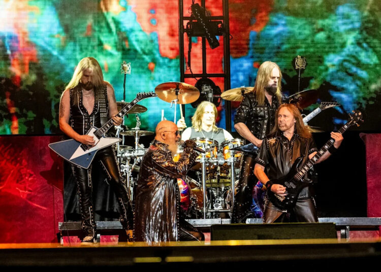 O primeiro dueto da famosa banda de heavy metal com a lenda tardia 'chegando em breve'