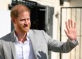 O príncipe Harry coloca seu dinheiro onde está sua boca - em movimento estranho para a Royals