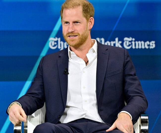 O príncipe Harry elogia o senso de comunidade