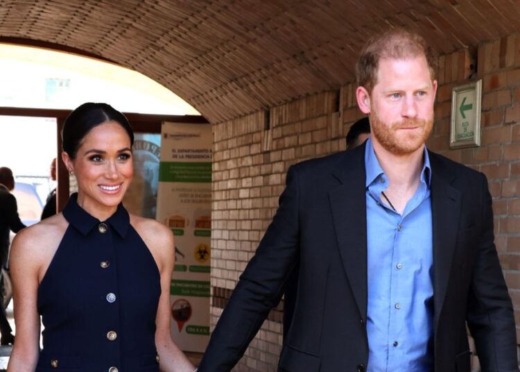 O príncipe Harry quer 'trazer seus filhos de volta ao Reino Unido, de acordo com fontes