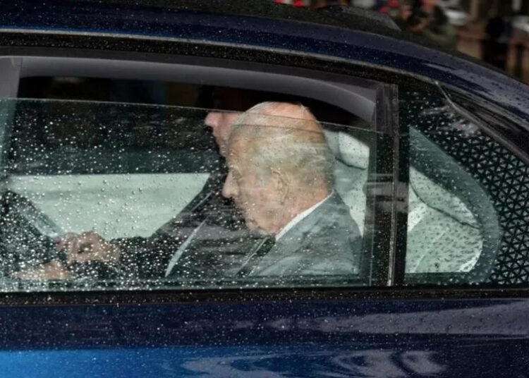 O príncipe Harry se reúne com o rei Charles para o chá depois de quase dois anos