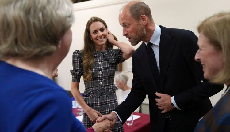 O príncipe Harry visita Windsor para deixar flores e prestar respeito à rainha Elizabeth II | Notícias do Reino Unido