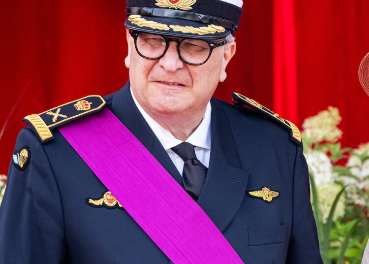 O príncipe da Bélgica Laurent confirma a paternidade de filho de 25 anos