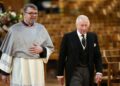 O rei Carlos III e a família real frequentam a missa de requiem para a duquesa de Kent