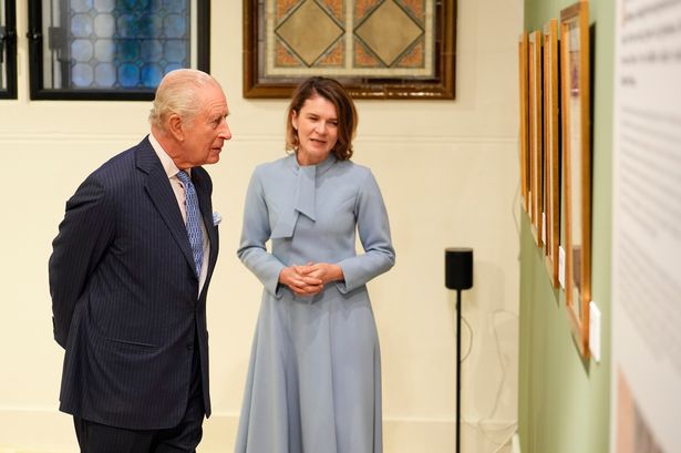 O rei Charles 'fascinado', mas 'não queria falar muito'