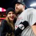 O relacionamento de Travis Kelce com Taylor Swift pode não estar ajudando muito sua carreira, diz a fonte