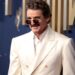 O traje todo branco de Pedro Pascal no Emmys fará com que você pareça duas vezes