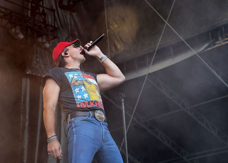 O último álbum de Russell Dickerson: Breakdown de faixa por faixa e significados ocultos