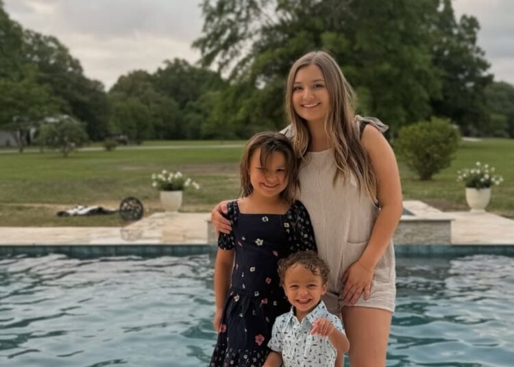 Ok, a mãe do bebê compartilha que ela ganhou 20 libras após a morte do filho