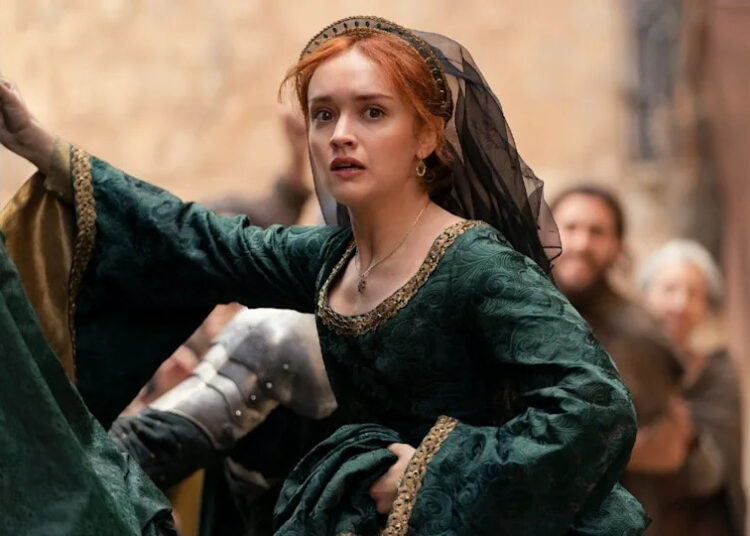 Olivia Cooke não se conteve com o quão 'f-horrível' House of the Dragon Os espectadores podem ser, e explicou o quão bem seus colegas de estrelas lidaram com isso