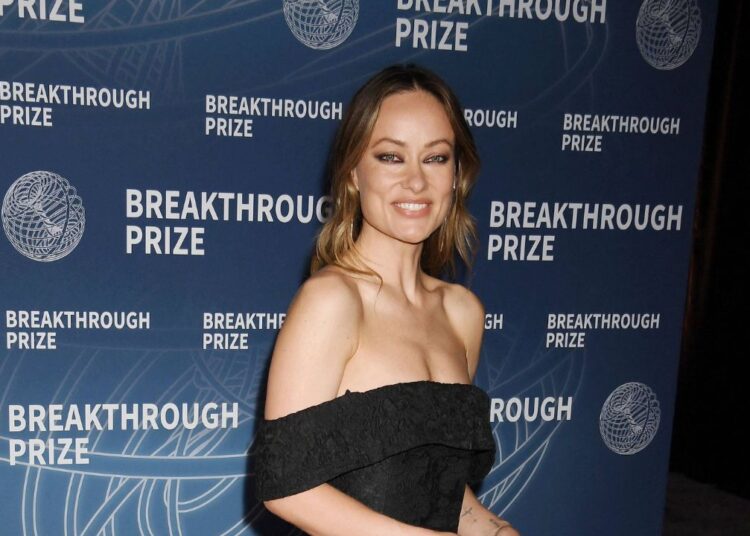 Olivia Wilde ficou 'surpresa' ao descobrir que o ex Harry Styles está namorando seu amigo Zoe Kravitz - Star Magazine
