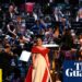 Ontem à noite da revisão do baile-as estrelas se transformam, a bandeira de boa índole ondulando e uma regra rica, Britannia! | Proms 2025