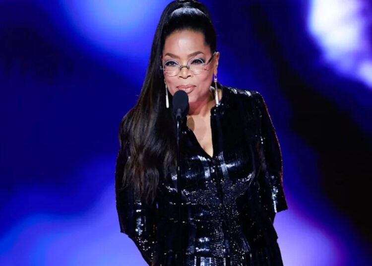 Oprah exibe uma figura mais fina no Ralph Lauren Fashion Show à frente do NYFW