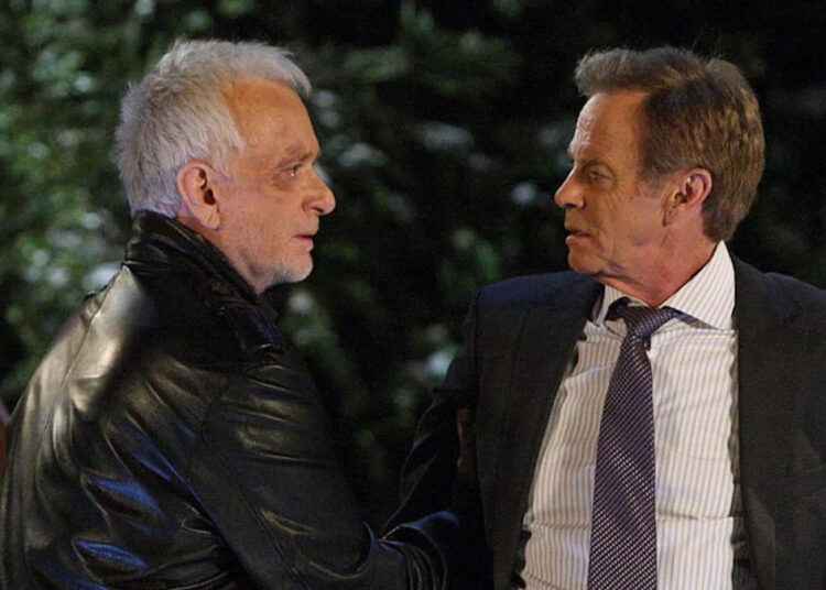 Os amados ícones do 'Hospital Geral' Anthony Geary e Tristan Rogers são hilários em Bloopers Redacidados dos anos 80