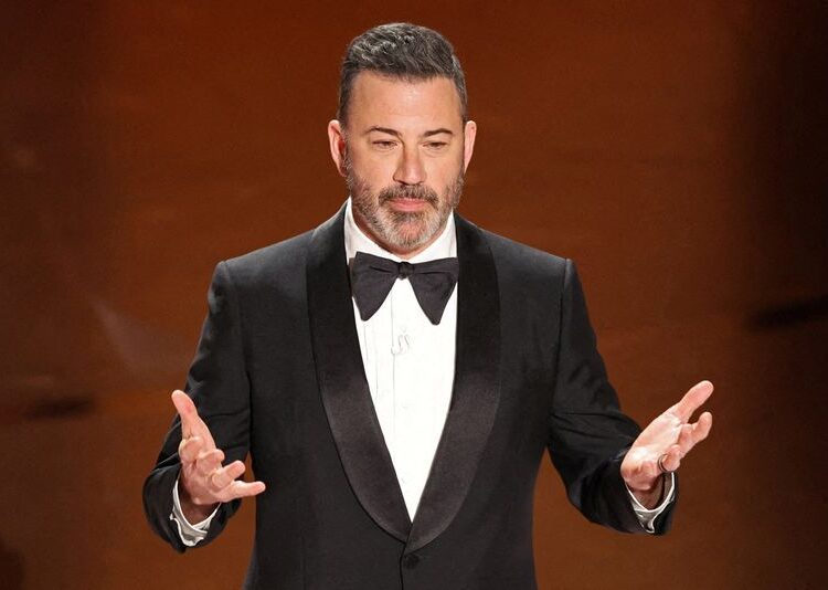 Os executivos da Walt Disney para se encontrarem com Kimmel, avaliar o programa de entrevistas, Bloomberg News Reports