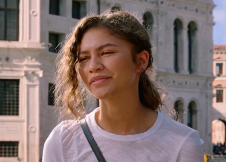 Os fãs acham que Zendaya pode ter tingido o cabelo vermelho para o novo filme do Homem-Aranha, e há evidências convincentes