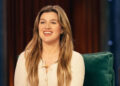 Os fãs de 'Kelly Clarkson Show' exclamam que “mal podem esperar” após a atualização da 7ª temporada do anfitrião