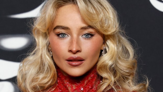 Os fãs enlouquecem depois de ver os mini shorts de Sabrina Carpenter: 'nossa beleza loira'