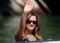 Os fãs reagem a Emma Watson girando a cabeça em shorts creme