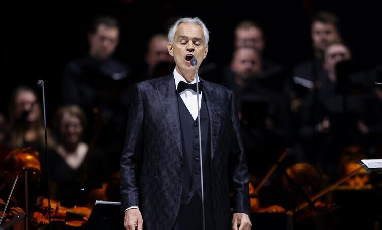 Os grandes artistas de nome estão fazendo um concerto - transmitido ao vivo do Vaticano