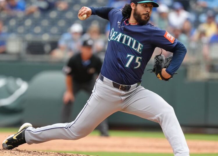 Os marinheiros se empolgam pela líder da Al West após a vitória da série Salvaging Road vs. Royals