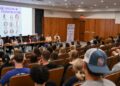Painel de ex-alunos com comunicação de estrelas Comms compartilha conselhos com os alunos