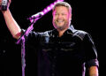 Parabéns que foram divulgados pela última conquista de carreira de Blake Shelton