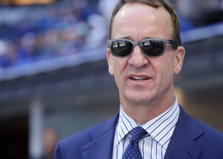 Peyton Manning estrela a promoção de 'One Battle após outra'