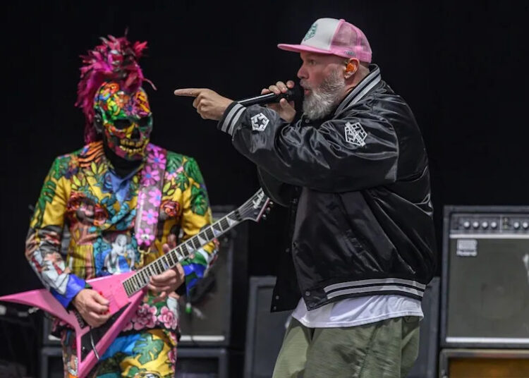 "Por favor, não coloque na internet!" Limp Bizkit acabou de provocar uma nova música da maneira mais divertida de todos os tempos?