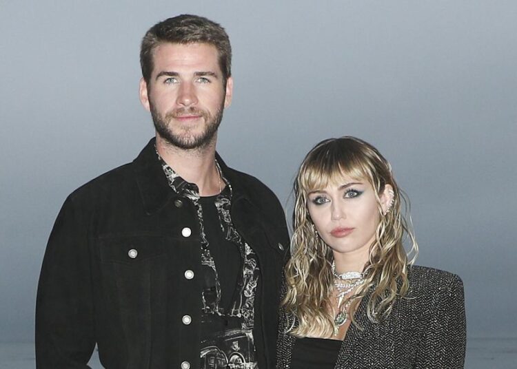 Por que Miley Cyrus impediu 2 vestidos do romance de Liam Hemsworth