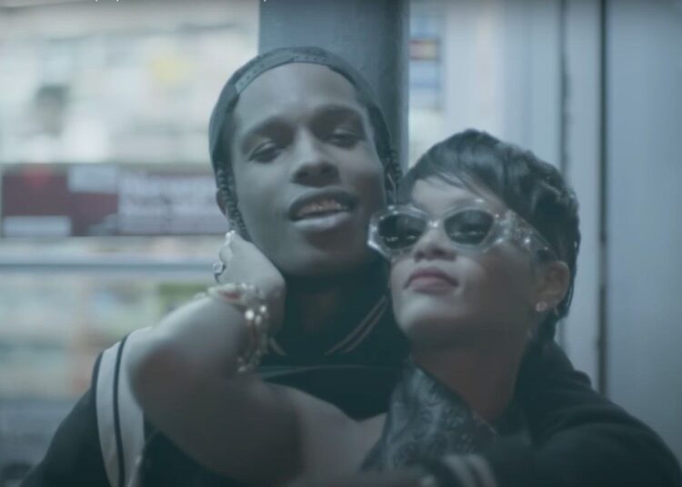 Por que Rihanna não está lançando novas músicas? Ela e um $ ap…