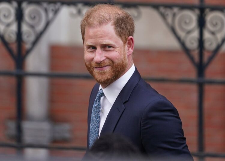 Prince Harry emite uma declaração fortemente composta sobre a reunião do rei Charles