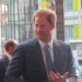 Príncipe Harry de volta à Clarence House para ver o rei Charles